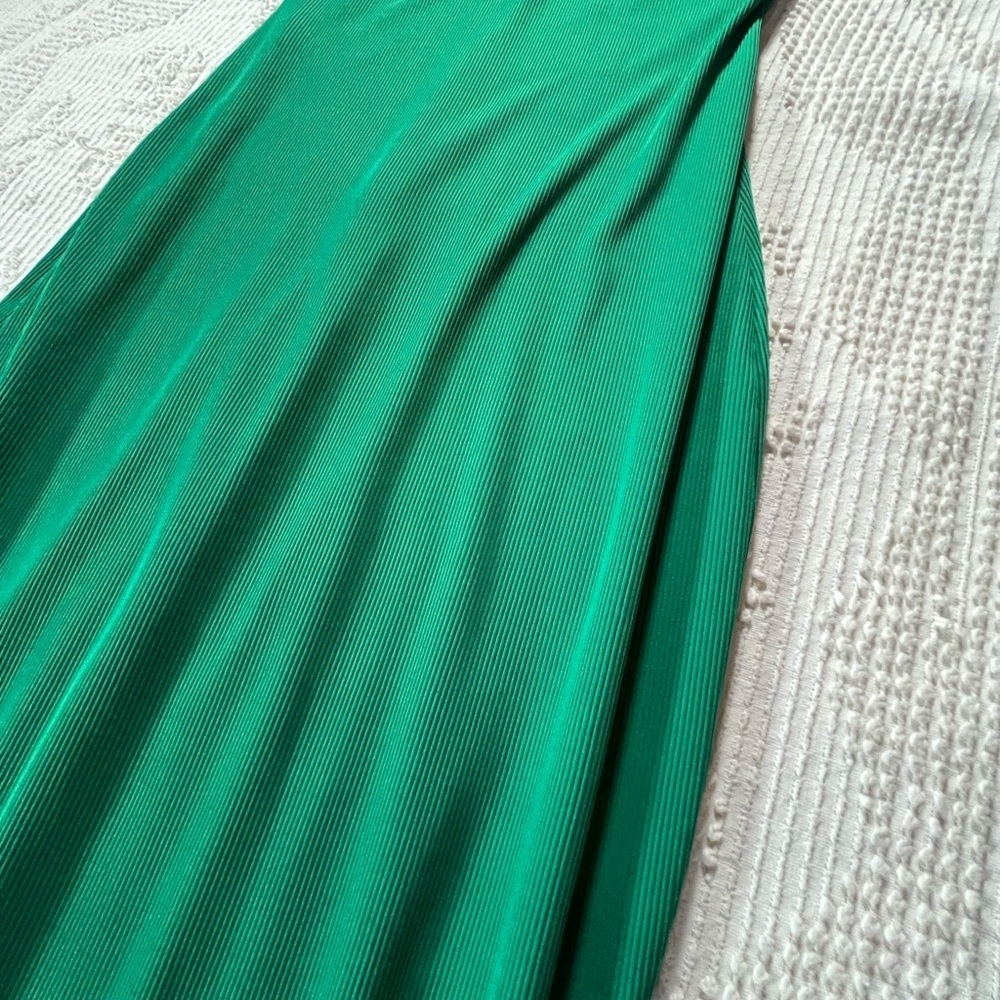 Chic Backless Green Dress - Picture 4 of 8